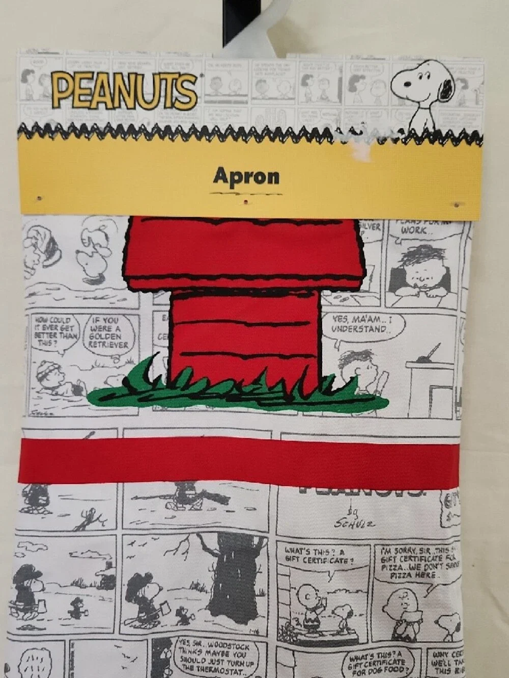 New Peanuts Comic Strip Apron with Snoooy Red house and Green Grass Accents